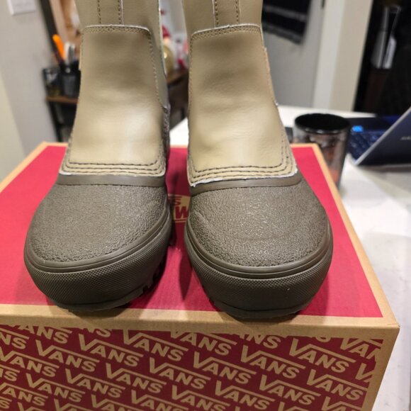 Vans Standard Mid Chelsea Boots Mens 9 Bay Leaf Insulated Waterproof MTE NEW - Picture 5 of 9